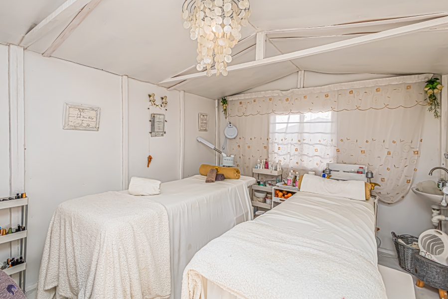 8 Bedroom Property for Sale in Country Club Western Cape